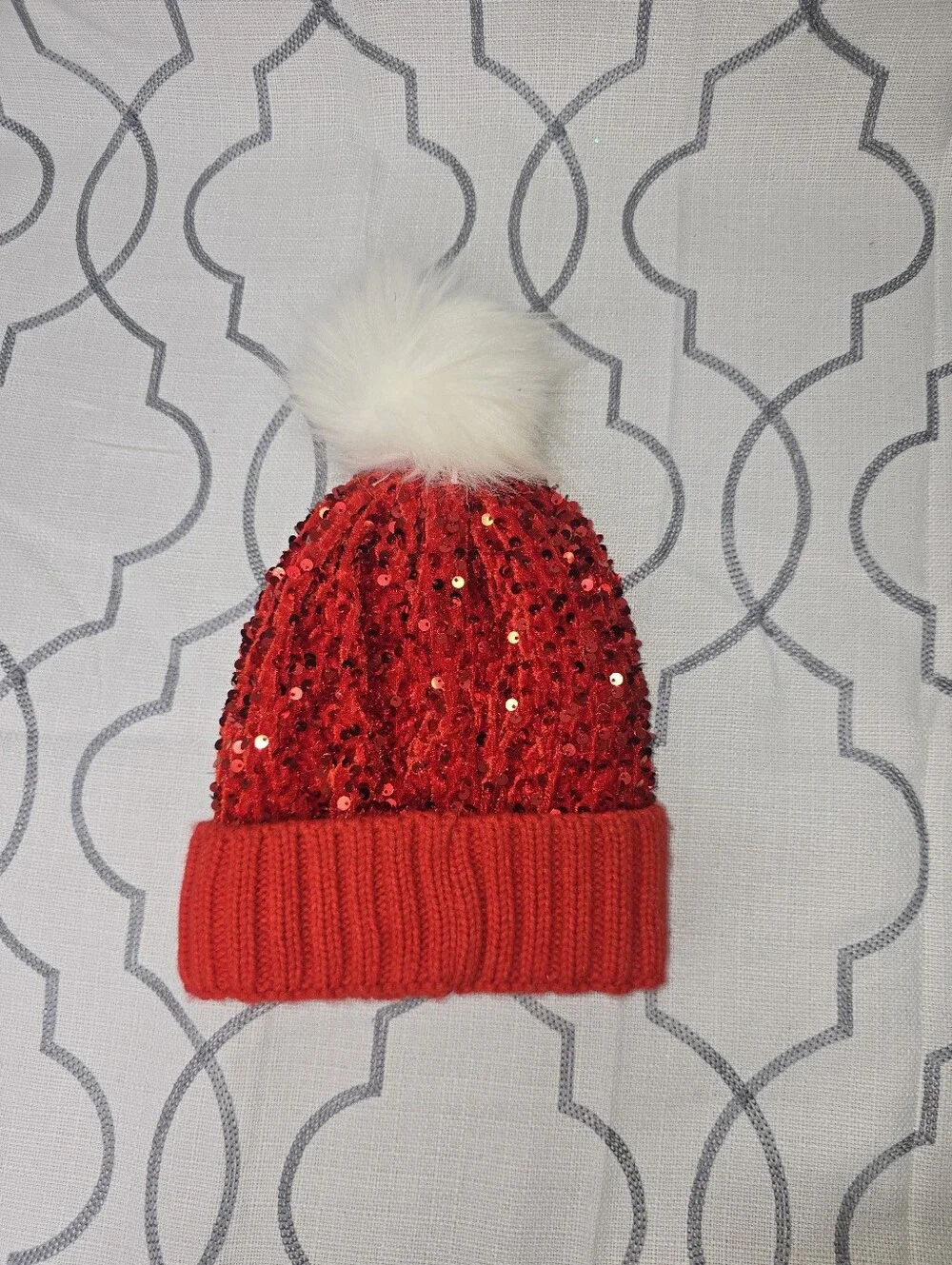 Justice X Grinch Girls Sequin Beanie Red Knit Cap Hat White Fluffy Pom Pom